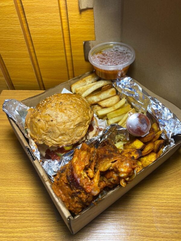 cb34b05c-76fe-4b71-9400-414d62063ed0 Burger Platter